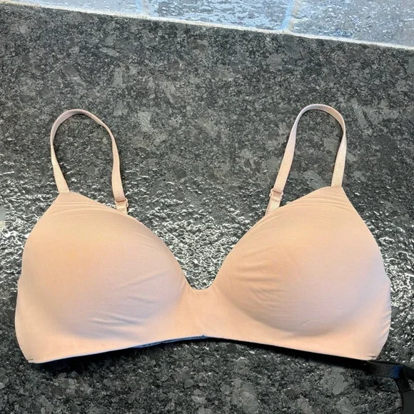 Lot of 2 Victoria’s Secret lightly lined-wireless T-Shirt bras 34 B - Picture 3 of 11